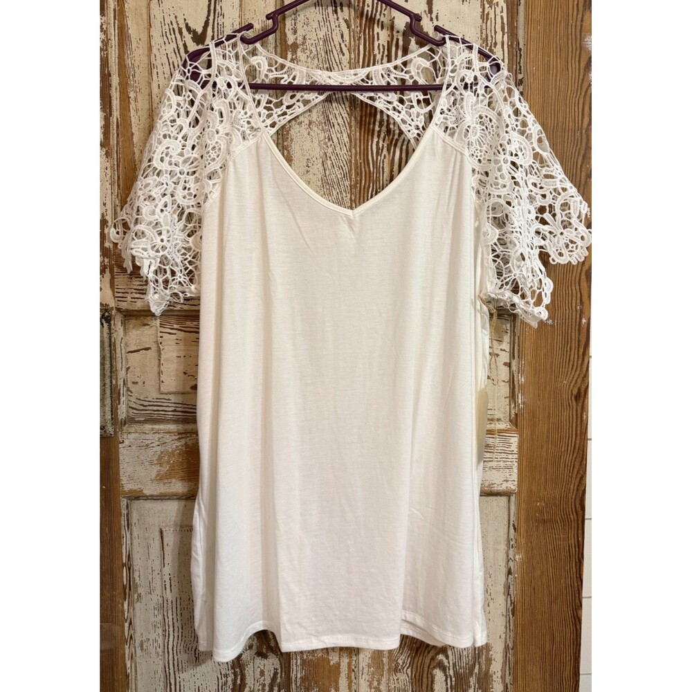 Paper + Tee Women's Junior Crocheted Sleeve Top - White - 3X (23-25)